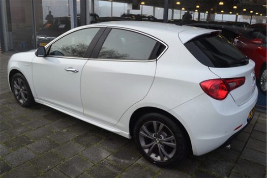 Alfa Romeo Giulietta - 1.6 JTDm Executive | Navigatie | Climate C. | Cruise C. | Leer/Stof | - 1