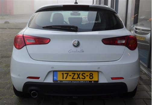 Alfa Romeo Giulietta - 1.6 JTDm Executive | Navigatie | Climate C. | Cruise C. | Leer/Stof | - 1