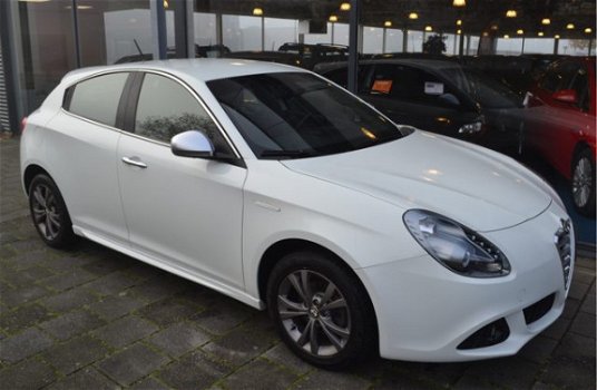 Alfa Romeo Giulietta - 1.6 JTDm Executive | Navigatie | Climate C. | Cruise C. | Leer/Stof | - 1