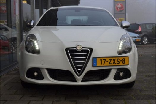 Alfa Romeo Giulietta - 1.6 JTDm Executive | Navigatie | Climate C. | Cruise C. | Leer/Stof | - 1