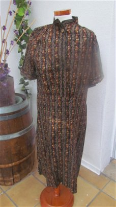 15-2478 Prachtige Zwart gebloemde Vintage Jurk Maat XL