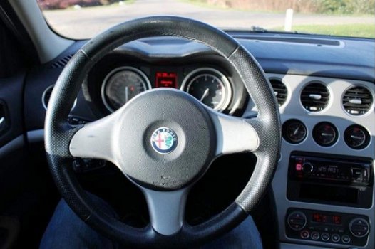 Alfa Romeo 159 Sportwagon - 1.8MPI 140pk ECC airco/leer/cruise/DAB - 1