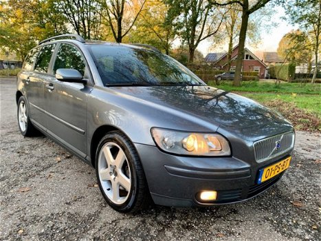 Volvo V50 - 2.4 Momentum Airco, NL-auto, NAP uitdraai, 17 inch LMV - 1