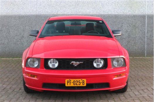 Ford Mustang - 4.6L V8 GT Deluxe - 1