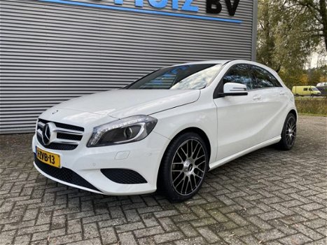 Mercedes-Benz A-klasse - 180 CDI Ambition Style Sportstoelen Xenon Navigatie 18 Inch AMG styling vel - 1