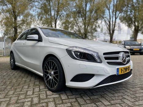 Mercedes-Benz A-klasse - 180 CDI Ambition Style Sportstoelen Xenon Navigatie 18 Inch AMG styling vel - 1