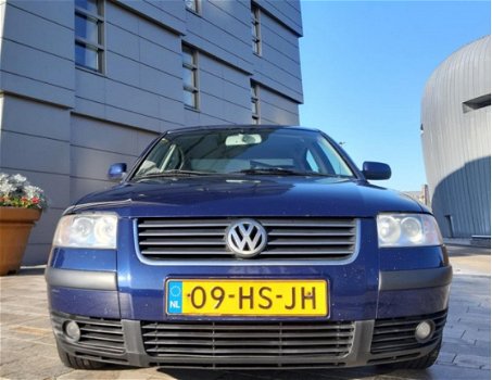 Volkswagen Passat - 2.3 V5 Comfortline NAP, APK, Cruise control, Airco, 4x Elektrische ramen, OH his - 1