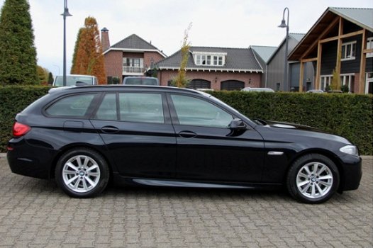 BMW 5-serie Touring - 520d High Executive Aut M-Pakket Xenon Leder Sportstoelen ECC Cruise LMV - 1