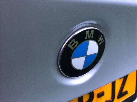 BMW 3-serie - 320i High Executive M-Pakket Navigatie, Climate control, pdc etc - 1