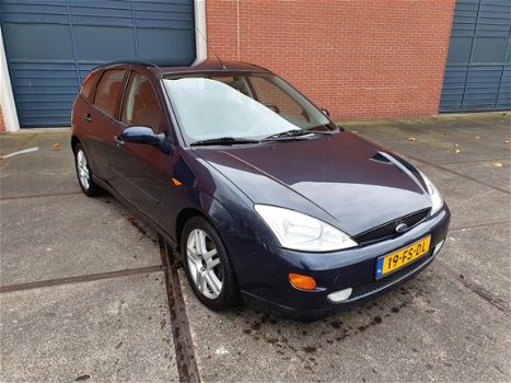 Ford Focus - 1.8-16V Collection - 1