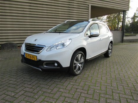 Peugeot 2008 - 1.2 PureTech Féline 110 PK [ panodak, vol leer, navi, 17``lmv, pdc, cruise ] - 1