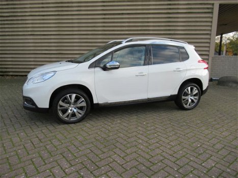 Peugeot 2008 - 1.2 PureTech Féline 110 PK [ panodak, vol leer, navi, 17``lmv, pdc, cruise ] - 1