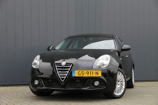 Alfa Romeo Giulietta - 1.6 JTDm Exclusive / LEDER / NAVI / CLIMATE CONTROL - 1