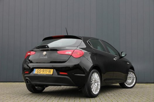 Alfa Romeo Giulietta - 1.6 JTDm Exclusive / LEDER / NAVI / CLIMATE CONTROL - 1