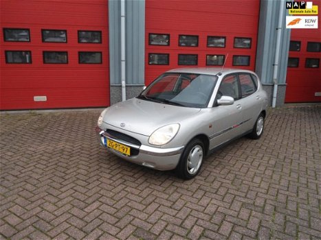 Daihatsu Sirion - 1.0-12V RTi # APK = 13-11-2020 # 5-DRS STUURBEKR. ELEK. RMN - 1