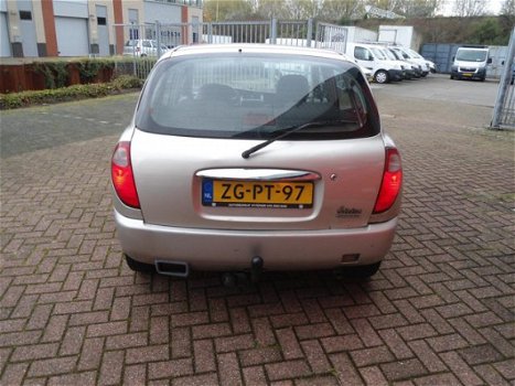 Daihatsu Sirion - 1.0-12V RTi # APK = 13-11-2020 # 5-DRS STUURBEKR. ELEK. RMN - 1