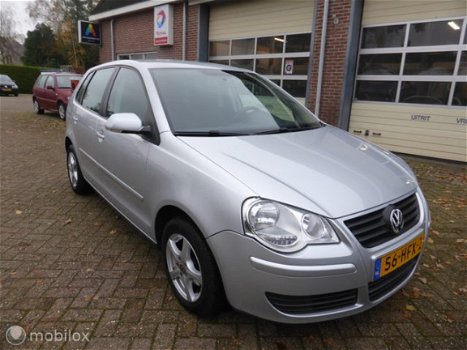 Volkswagen Polo - 1.4-16V Comfortline - 1