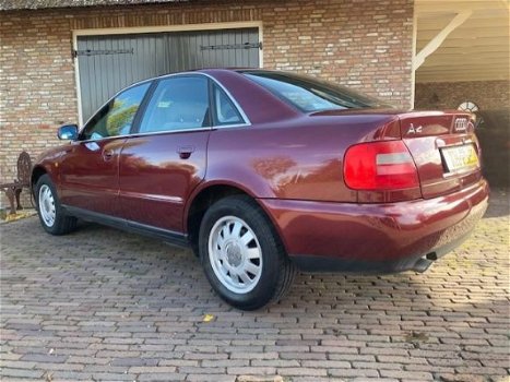 Audi A4 - 1.6 Advance - 1