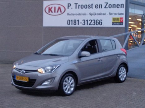 Hyundai i20 - 1.2i i-Deal NAVIGATIE, SLECHTS 30.000 KM - 1