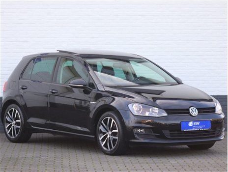 Volkswagen Golf - 1.4 TSI (140 PK) ACT CUP PANO 17 INCH PDC trekhaak - 1