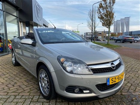 Opel Astra TwinTop - 1.6 Enjoy Navi, Multimedia, LM velg, Airco/climate control, Stuurbed - 1