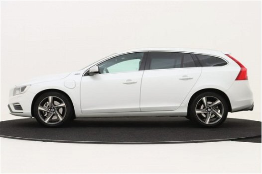 Volvo V60 - 2.4 D6 AWD Plug-In Hybrid R-Design |13000 euro exclusief BTW | - 1