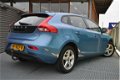 Volvo V40 - 2.0 T2 122PK Kinetic / Parkeercamera / Trekhaak - 1 - Thumbnail