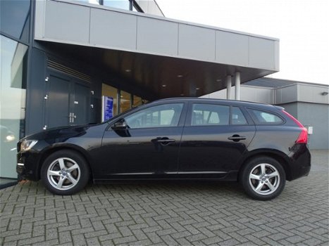 Volvo V60 - D4 Kinetic Business Pack Connect Navigatie / Trekhaak - 1