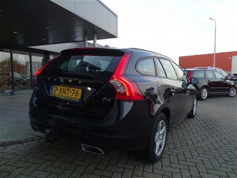 Volvo V60 - D4 Kinetic Business Pack Connect Navigatie / Trekhaak - 1