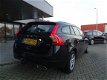 Volvo V60 - D4 Kinetic Business Pack Connect Navigatie / Trekhaak - 1 - Thumbnail