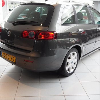 Fiat Croma - 2.2 16V Dynamic - 1