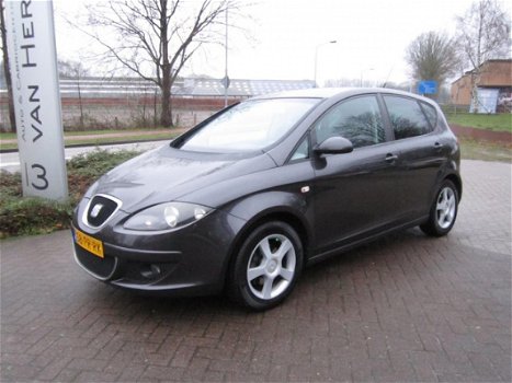 Seat Altea - 1.6 Stylance SPORT-UP/CLIMATE EN CRUISE CONTROL/HOGE INSTAP/LM VELGEN/1e EIGENAAR - 1