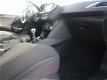 Peugeot 208 - 1.2 110 pk Signature | Navigatie | Parkeersensoren - 1 - Thumbnail