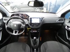 Peugeot 208 - 1.2 Puretech 82pk 5D Allure met Navigatie en Climate en Velgen