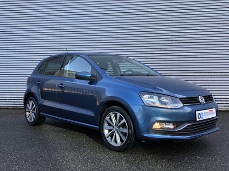 Volkswagen Polo - 1.2 TSI 90Pk Comfortline Apple-carplay Alarm Navigatie cruisecontrol middenarmsteu - 1