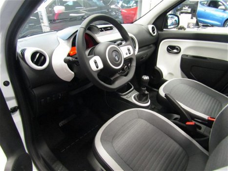 Renault Twingo - 1.0 SCe Collection nu met € 2.000, - voordeel - 1