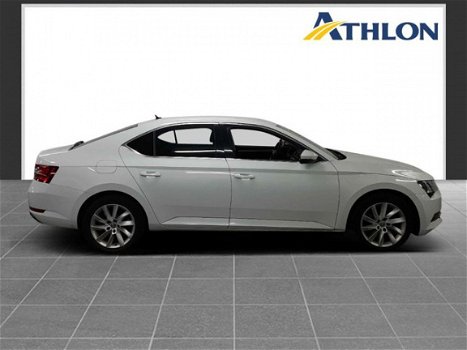 Skoda Superb - 2.0 TDI Style Nav, Pdc, Ecc, Lv - 1