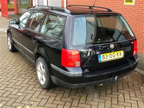 Volkswagen Passat Variant - 2.3 V5 Trendline - 1