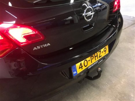 Opel Astra - 1.6 Edition Airco / Cruise / Trekhaak / LM velgen - 1