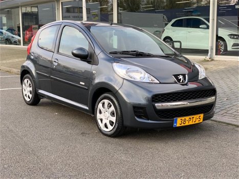 Peugeot 107 - 1.0-12V Millesim 200 Airco 5 deurs CV Radio APK 2011 - 1