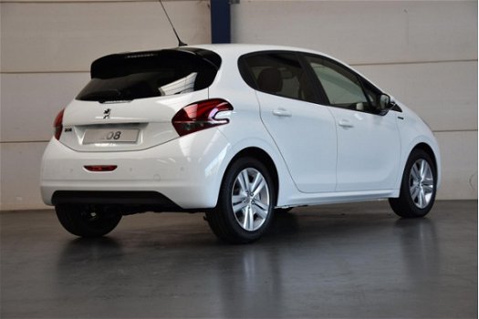 Peugeot 208 - SIGNATURE 1.2 PURETECH 82PK | RIJKLAAR | NAVIGATIE | GETINT GLAS - 1