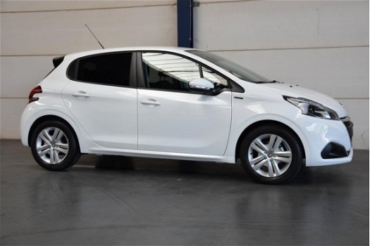 Peugeot 208 - SIGNATURE 1.2 PURETECH 82PK | RIJKLAAR | NAVIGATIE | GETINT GLAS - 1