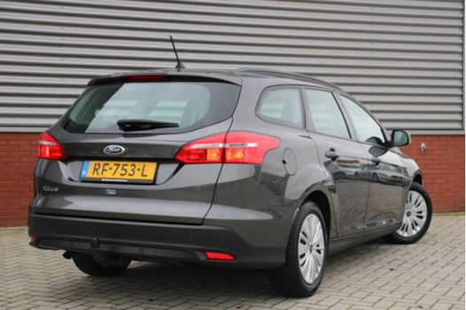 Ford Focus Wagon - 1.5 TDCI Lease Edition 120 PK Airco / Cruise Control / Navigatie / Trekhaak - 1