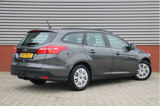 Ford Focus Wagon - 1.5 TDCI Lease Edition 120 PK Airco / Cruise Control / Navigatie / Trekhaak - 1