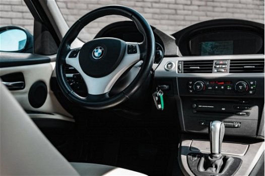 BMW 3-serie Touring - 325xi High Executive 4WD | Navigatie | Lederen bekleding | Automaat | Nette au - 1