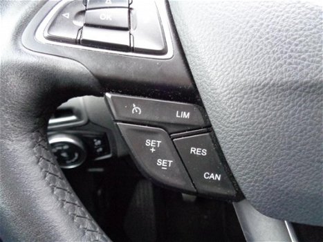 Ford Focus Wagon - 1.0 Lease Edition Navigatie / LM Velgen / Parkeersensoren achter / Airconditionin - 1