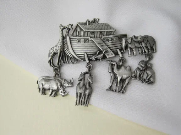 Broche JJ Ark van Noach pewter materiaal 7.0x5.4 cm - nr. 1