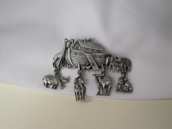 Broche JJ Ark van Noach pewter materiaal 7.0x5.4 cm - Afbeelding 2