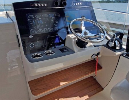 Boston Whaler 405 Conquest - 3