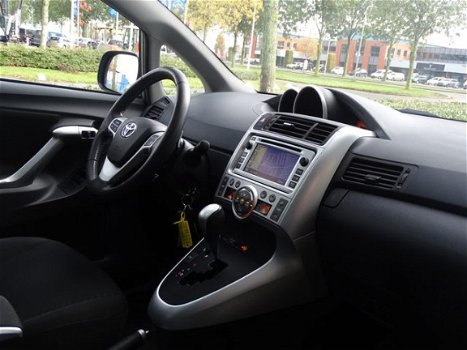 Toyota Verso - 1.8 VVT-i Business 7p. Panorama Navigatie Camera Trekhaak etc - 1